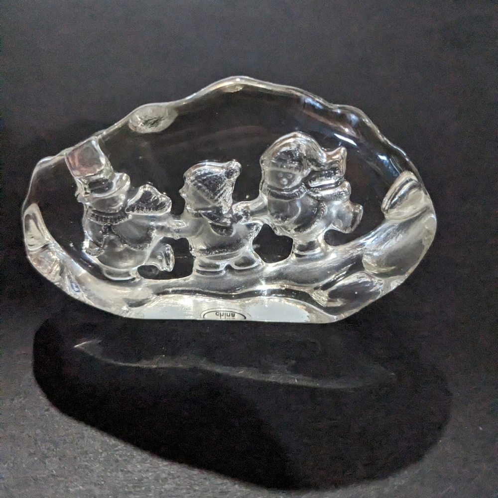 art glass 'snow people skating' tabletop/shelf/ paperweight Solid